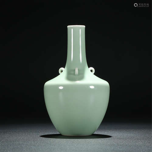 CHINESE PORCELAIN CELADON GLAZE VASE