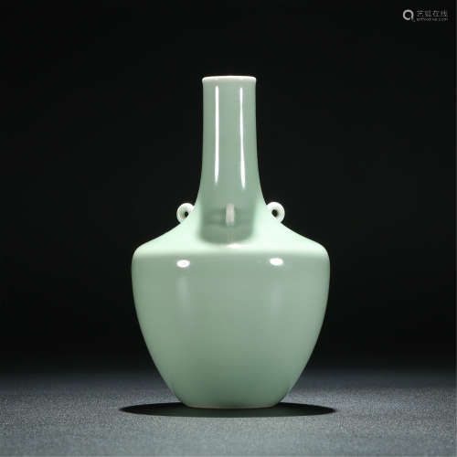 CHINESE PORCELAIN CELADON GLAZE VASE