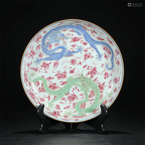 CHINESE PORCELAIN FAMILLE ROSE DOUBLE DRAGON PATTERN VIEWS PLATE