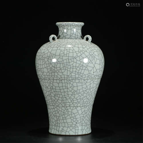 CHINESE PORCELAIN CRACKED GLAZE MEIPING VASE