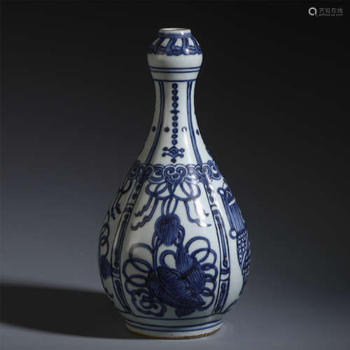 CHINESE BLUE AND WHITE PORCELAIN VASE