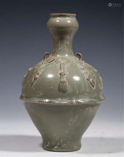 AN ANCIENT CHINESE PORCELAIN GARLIC MOUTH BOTTLE VASE