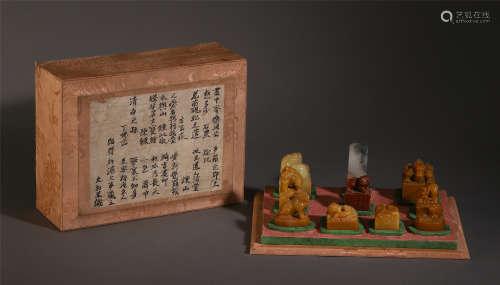 A SET OF CHINESE TIANHUANG STONE CARVED SEAL IN BOX