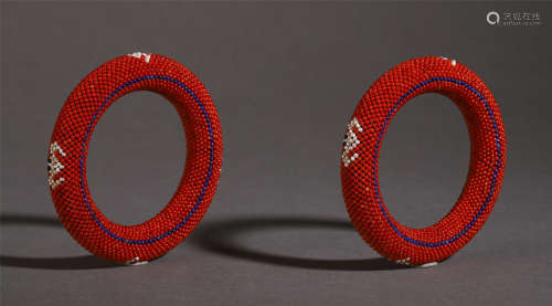 PAIR OF CHINESE CORAL BEAD BANGLE WITH LOTUS