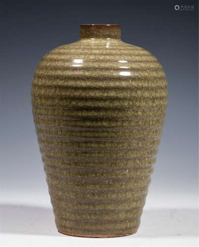 CHINESE PORCELAIN MEIPING VASE