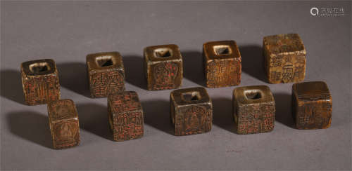 A SET OF CHINESE STONE CARVED SEATED BUDDHA PATTERN SEAL