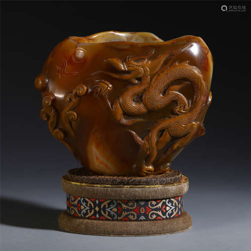 CHINESE AGATE CARVED DRAGON PATTERN TABLE ITEM