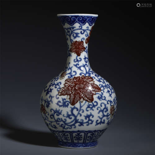 CHINESE BLUE AND WHITE UNDERGLAZED RED WALL VASE