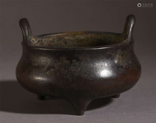 CHINESE BRONZE TRIPLE FEET DOUBLE HANDLE CENSER