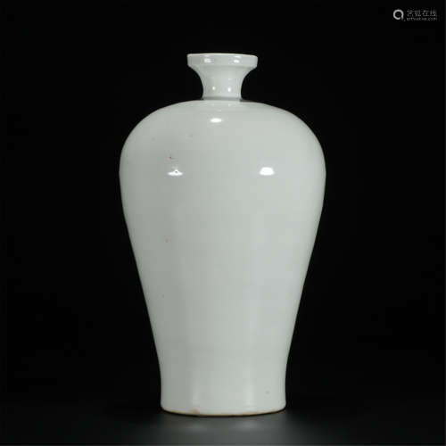 CHINESE PORCELAIN WHITE GLAZE MEIPING VASE