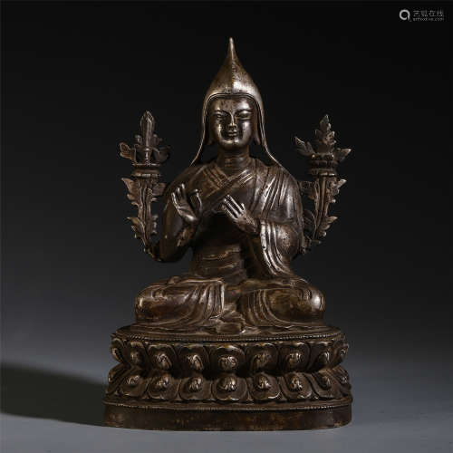 CHINESE SILVER CARVED SEATED GUANYIN WITH LOTUS