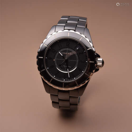 香奈儿J12系列精钢哑光黑陶瓷链带机械腕表
