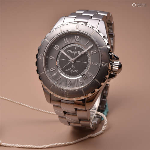 香奈儿J12系列精钢灰陶瓷链带机械腕表