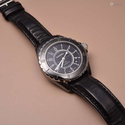 香奈儿J12系列精钢黑陶瓷机械腕表