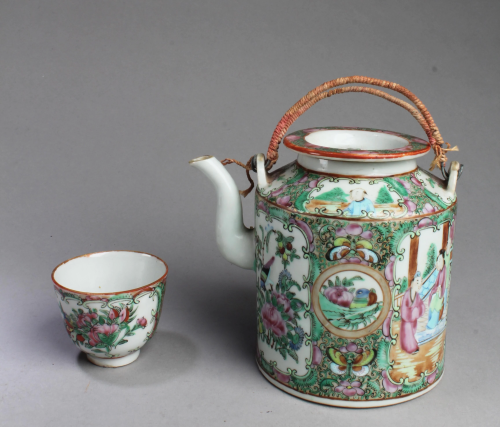 Chinese Guangcai Teapot Set