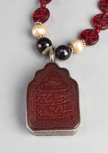 An Agate Pendant with Necklace