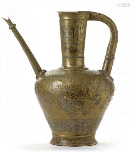 A LARGE NIELLO-INLAID BRASS EWER, JAZIRA, 12TH-13TH CENTURY