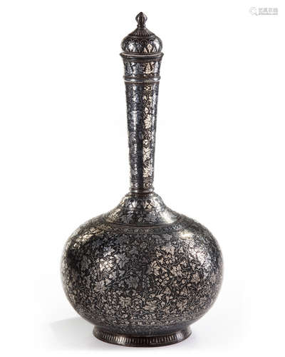 A LARGE INDIAN SILVER-INLAID ALLOY BIDRI FLASK (SURAHI), DECCAN, 18TH CENTURY