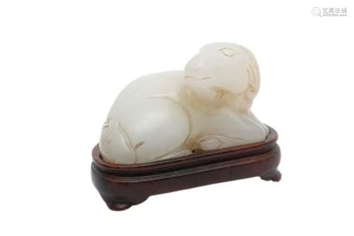 SMALL SUBJECT IN WHITE NEPHRITE JADE FORMING A GOA…