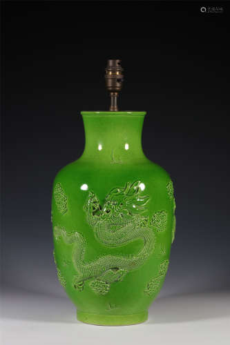民国 绿釉浮雕云龙纹棒槌瓶