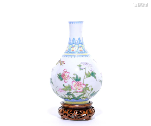 A Fine Chinese Enamel Porcelain Vase