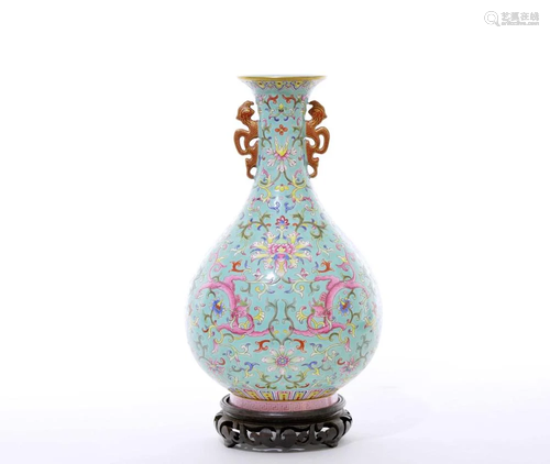 A Fine Chinese Famille Rose Porcelain Vase