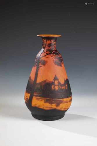Vase mit FlusslandschaftLoetz Wwe., Klostermühle, 1920er Jahre Farbloses Glas mit mehrfarbigen