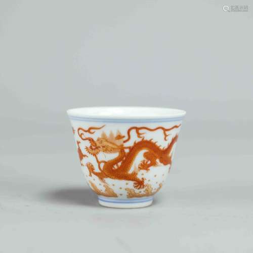 清青花矾红海水龙纹杯