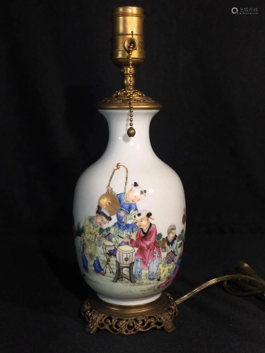 Chinese Famille Rose Porcelain Vase Lamp - Chil…
