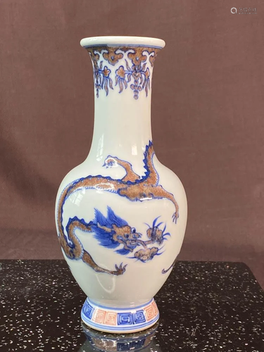 Chinese Porcelain Vase with Underglazed C…