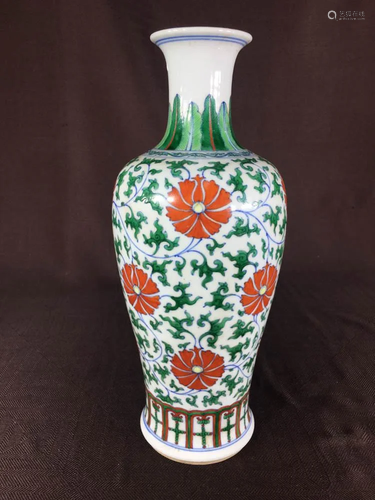 Chinese Famille Verte Porcelain Vase - Floral Vine