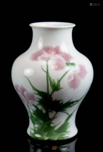 Japanese Porcelain Vase by Makuzo Kozan