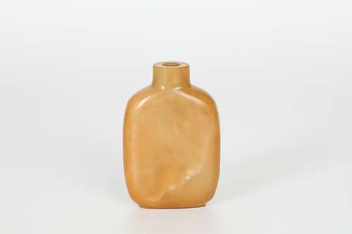 18th Agate snuff bottle