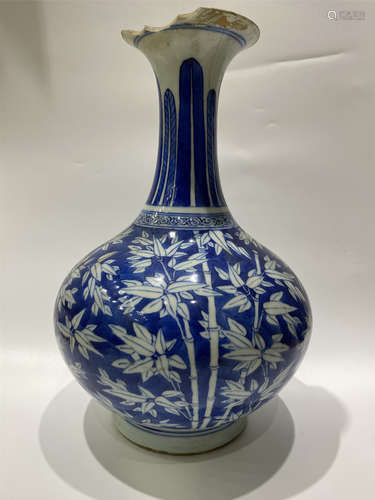 Jiaqing Blue and white glaze bottle