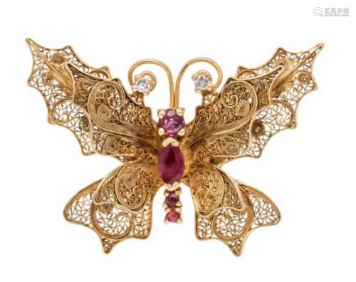 Ruby-diamond pendant butterfly GG 900/000 unmarked, expertized, with 3 round and an ovalfaced ruby 5