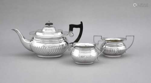 Three-piece tea set, England, 20th cent., plated, oval base, bulgy body, sidely attachededged