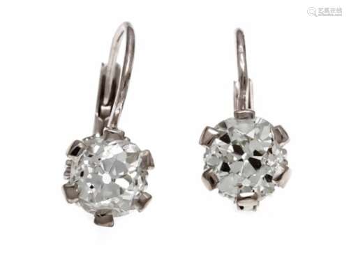 Old cut diamond earrings WG 750/000 with 2 old cut diamonds, total 2.20 ct slightly tintedWhite -