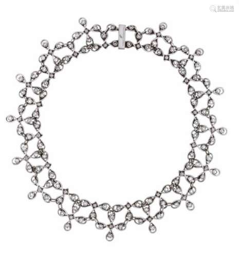 Brilliant necklace WG 750/000 with brilliants, total 5.16 ct slightly tinted white / SI,box clasp