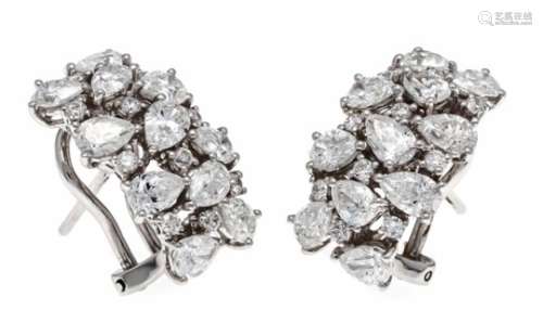 Brilliant clip earrings WG 750/000 with diamonds and diamond drops, total 3.6 TW / VS-SI,length 18