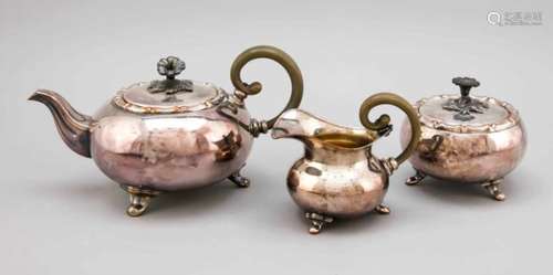 Three-piece tea set, early 20th century, plated, on 3 feet, bulgy body, sidely attachedhandle, lid