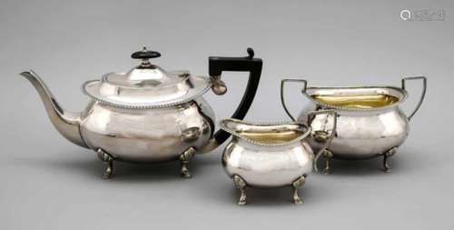 Three-part tea set, England, 20th century, plated, each on 4 feet, bulgy body, sidelyattached,