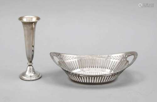 Mixed lot of two pieces, Netherlands, 20th century, silver 833/000, oval bowl, boat shape,wall