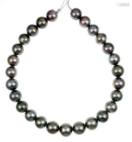 Tahitian strand with 27 excellent multicolored Tahitian pearls 17 - 15 mm with very, veryfew natural