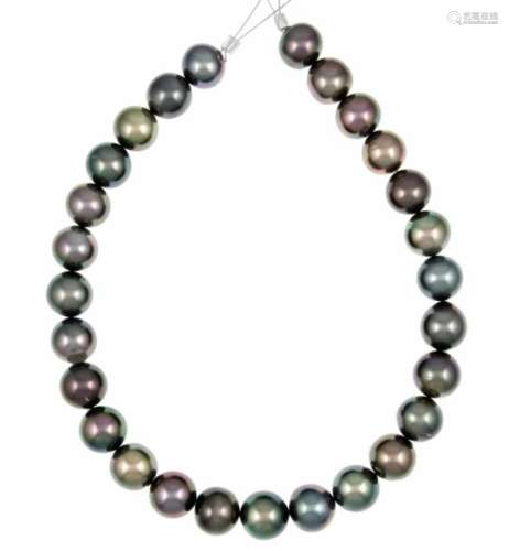 Tahitian strand with 27 excellent multicolor Tahitian pearls 17 - 15 mm with very, veryfew natural