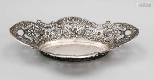 Oval bowl, 1st half of the 20th century, silver 800/000, oval base, curved rim, richlyopenwork