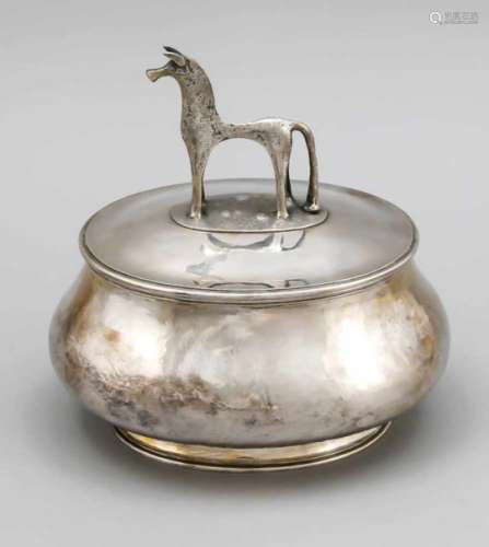 Oval lidded box, German, 20th century, jeweler's mark Hemmerle, Munich, Sterling silver925/000, oval