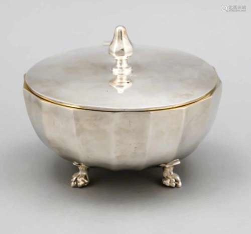 Oval lidded box, Hungary, 1937-1965, hallmarked HI, silver 800/000, inside gilding, on 4paw feet,