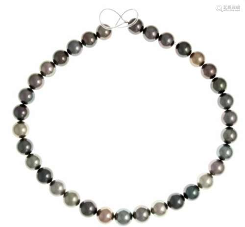 Tahitian strand with 34 excellent slightly multicolored Tahitian pearls 12.9 - 11.5 mmwith very