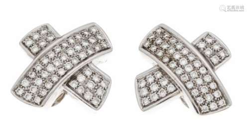 Brilliant ear clips WG 750/000, each with 47 diamonds, total 1.40 ct W / SI, L. 20 mm,20.7