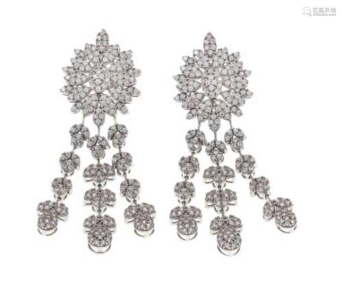 Chandelier stud earrings WG 750/000 with fac. White stones, L. 52 mm, 13.7 gChandelier-Ohrstecker WG